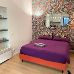 La Vecchia Milano-Les Nubles Vannucci - Il Ballatoio E Il Cortile