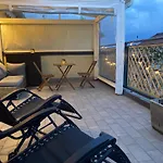 Monolocale Con Ampio Terrazzo