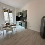 Bilocale Trendy A Milano Solari