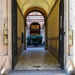 The Best Rent - Refined One-Bedroom Apartment In The Historic Milan Center