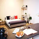 Cozy Studio 50 Meters From The Metro