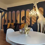 9 Guests Apartments, 4 Bedrooms, 4 Baths In Milano Downtown With Ac, Wifi And Subway M1 M2 Airport Connected