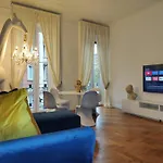 9 Guests Apartments, 4 Bedrooms, 4 Baths In Milano Downtown With Ac, Wifi And Subway M1 M2 Airport Connected