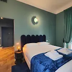 9 Guests Apartments, 4 Bedrooms, 4 Baths In Milano Downtown With Ac, Wifi And Subway M1 M2 Airport Connected