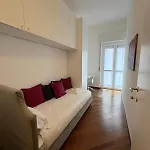 Bocconi - Porta Romana 4 Camere Da Letto Con 2 Bagni Privati