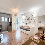 Free Park, 100M From San Siro, Derby Two-Room Apartment