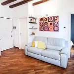 Cosy And Bright Flat In The Heart Of Porta Venezia