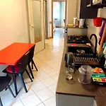 2 Minimal Rooms