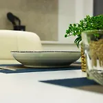 Modern & Bright Apartment Near Porta Garibaldi