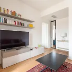 Amazing & Central Milan Apt - City Life District!
