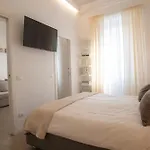 Maison B
