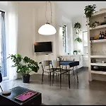 Milan, Cozy Flat In Porta Venezia