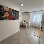 Elegant 3 - Level Loft - 3 Bedrooms, 3 Baths, Fast Wi-Fi