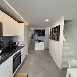 Elegant 3 - Level Loft - 3 Bedrooms, 3 Baths, Fast Wi-Fi