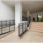 Moderno Bilocale Con Ampio Balcone