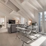 10 Min Walk From Prada, Bocconi And Metro