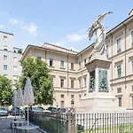 Luminosa E Spaziosa Dimora Nel Centro Di Milano