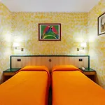 Ginosi Arizona Hotel