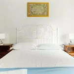 Bright Flat With Shared Garden
