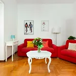 Bright Flat With Shared Garden