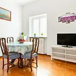 Bright Flat With Shared Garden