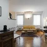 At Home Heart Of Milan - Duomo Apartment