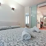 Hozyhome - Lovely Flat In Via Madonnina 23