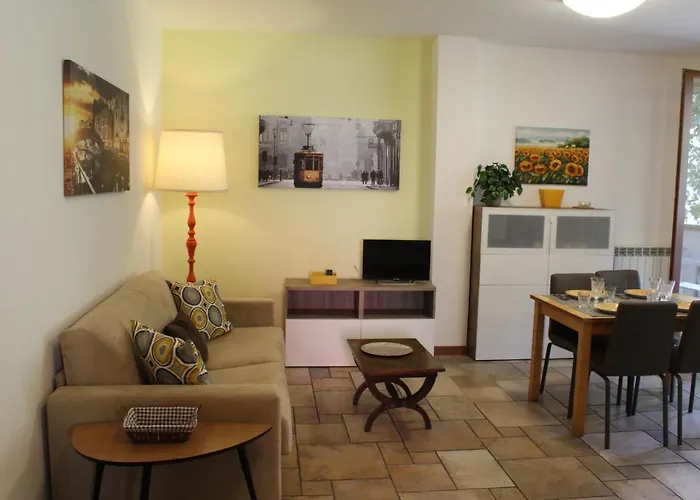 Elegant And Quiet Apartment With Terrace