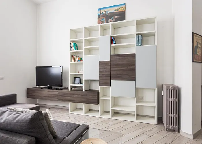Spacious Retreat Steps From Lambrate Metro- Via Pacini
