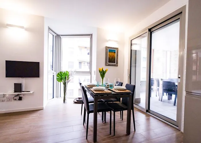Amazing Brand New 2 Room Upper Scale With Condo Gym Close To Metro