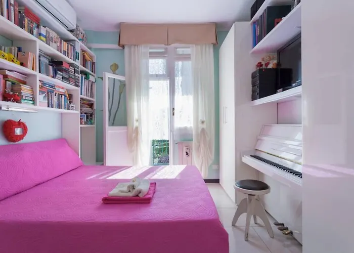 Bright & Cozy Room With Balcony
