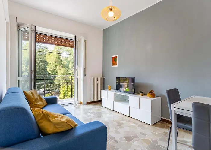 Bright & Cozy Apartment - Gambara