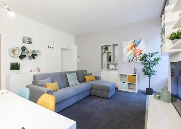 Modern Apartment Close To Shopping District