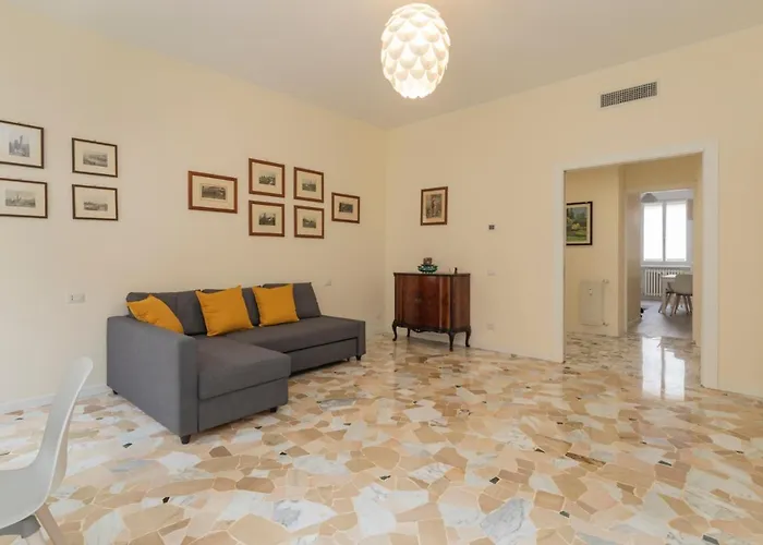 Joivy Modern 2Bed Flat With Balcony, 250M From M5 Foppa And M2 Sant\'Agostino