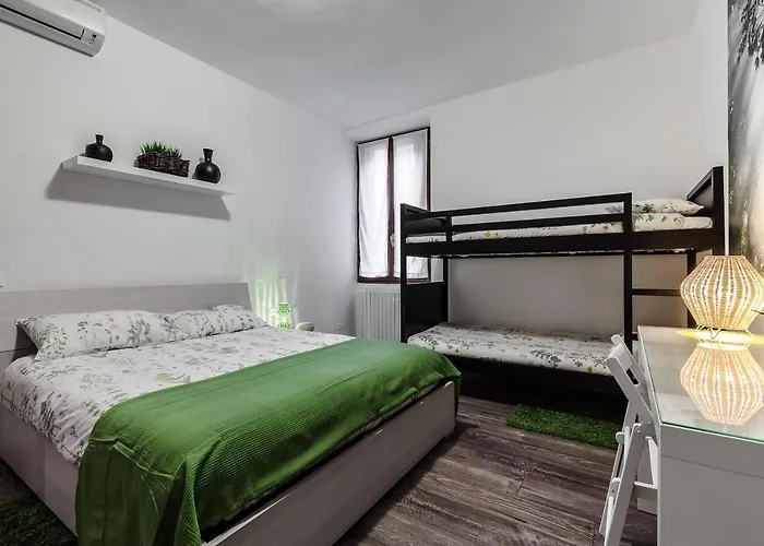Stayeasy Fara12 - Central Station & Downtown Walking Distance