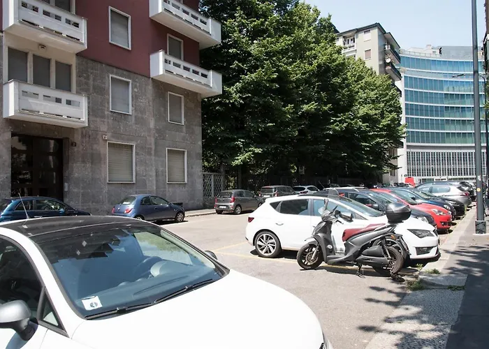2 Bedrooms Apartment in Garibaldi District