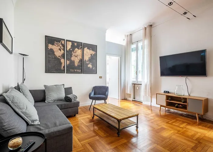 Exclusive 4 Bedrooms Apartment In Milan Center