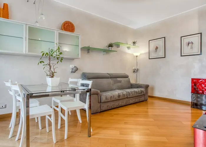Joivy Vibrant Flat With Balcony