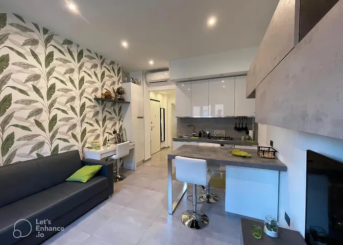 R39 Modern Apartment With Private Parking