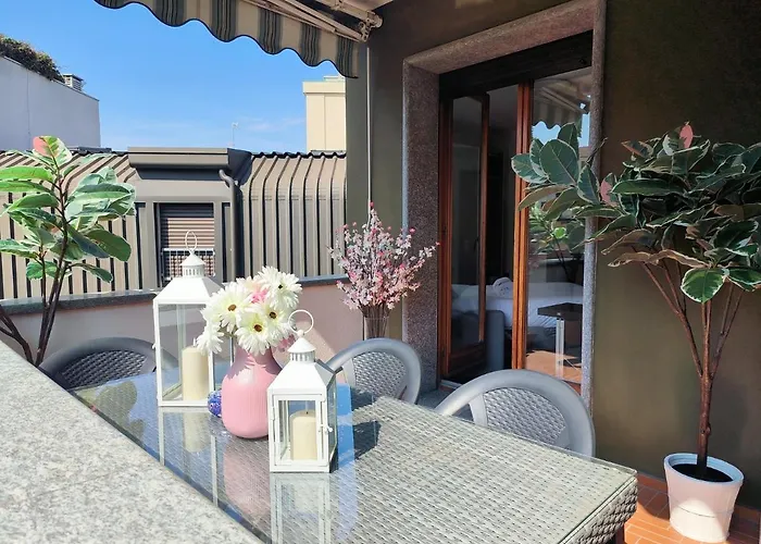 Exclusive And Unobtainable Big Terrace In Milano Downtown With Ac, Wifi, Subway M1 And M2 In Shopping Area