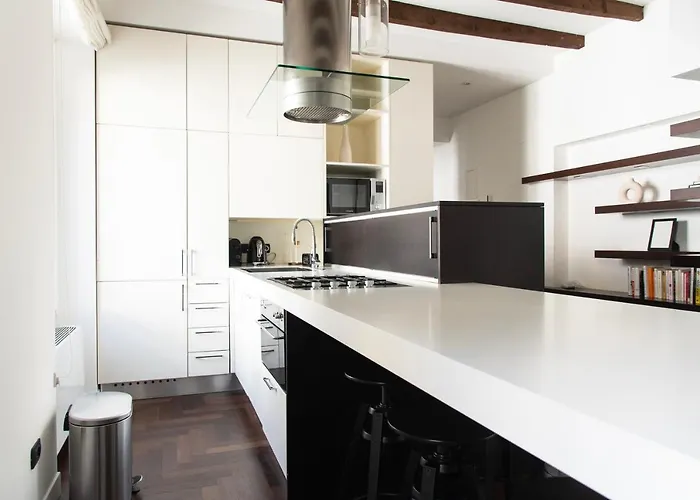 Youhosty - Charming 2-Bed Flat With Terrace, Navigli & Duomo