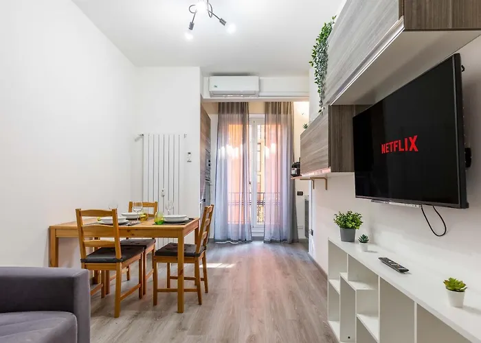Central Station & Duomo - Shopping District Apartment