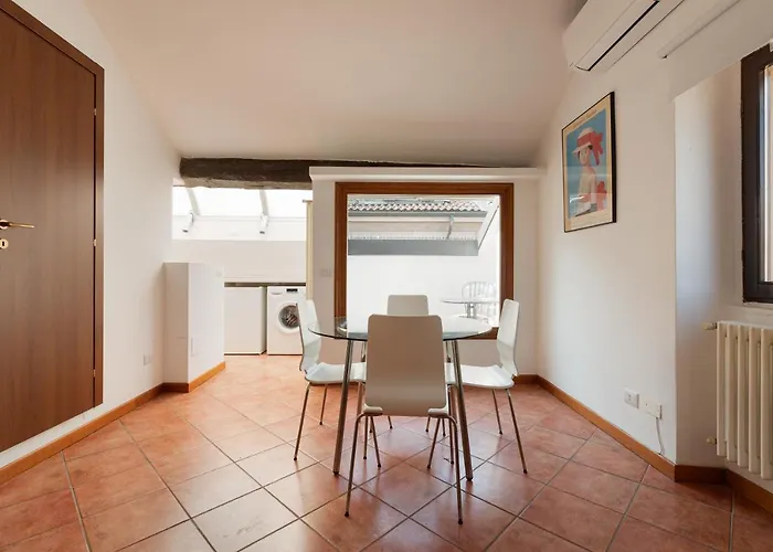 Corso Como Balcony Apartment