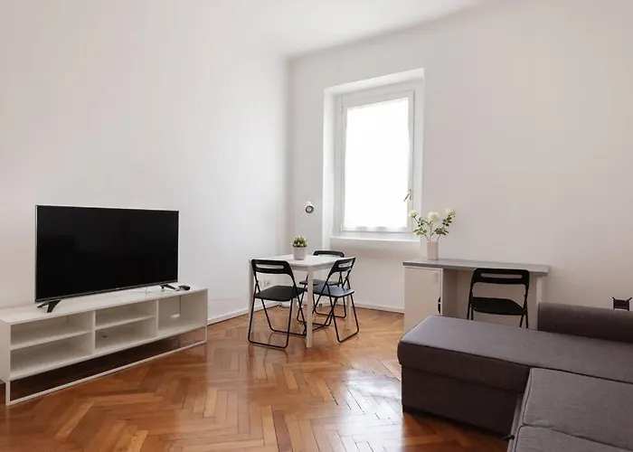Youhosty - Correggio 55 B