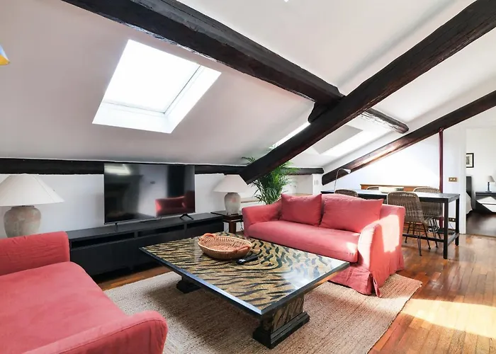 Elegant P.Venezia Attic
