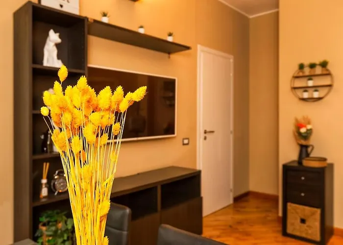 Sunny & Updated Flat With Panoramic City View 50M From M4 Stop