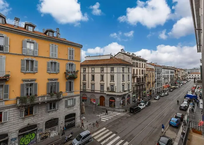 Milan Navigli Ringhiera House