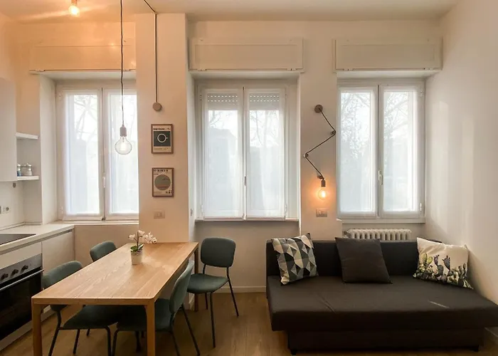 Molino Cozy Apartment With Park View In Downtown Milano