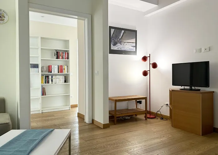 Joivy Cosy Ticinese Retreat 1-Bed Flat Near The Duomo