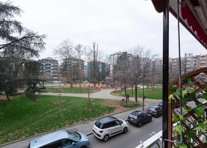 Large Apartment Close To Metro